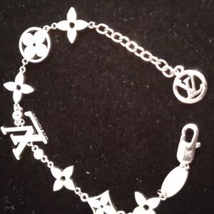 Elegant Silver Bracelet. FIRM PRICE.  1 Day Sale Only !